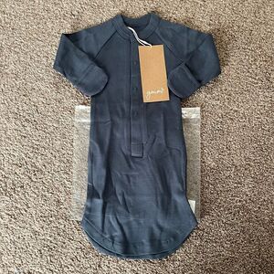 NWT Goumi Kids Midnight Baby Gown SZ Newborn NB Snap Bamboo Sleeper Blue Organic